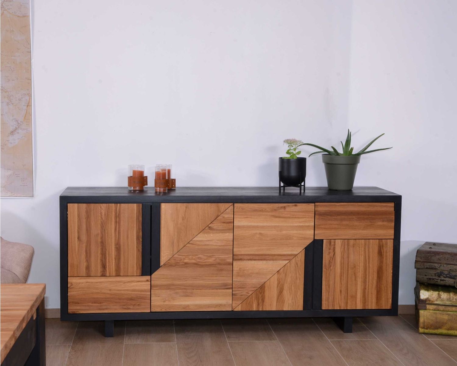 Credenza "Flix" nera e legno in stile contemporaneo a 4 ante e 1 cassetto
