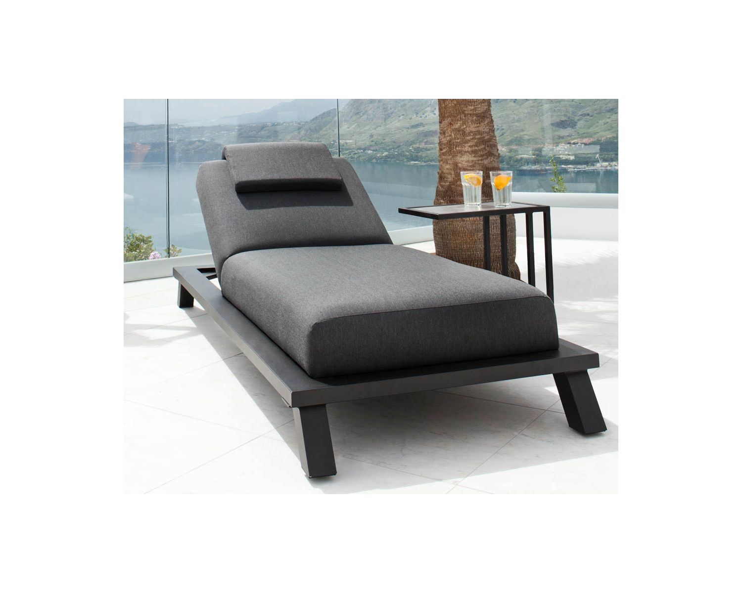 Lettino Sunbrella "Nusa Pedina" in tessuto antracite top di gamma