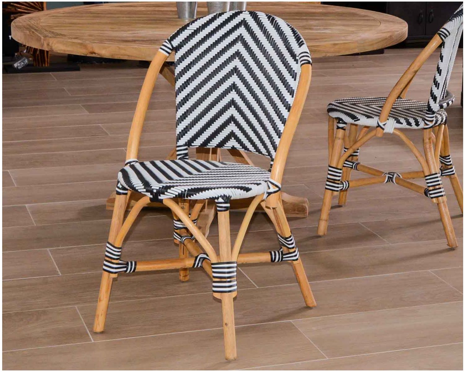 Sedia da giardino in stile bistrot in rattan bianco e nero "Biarritz"