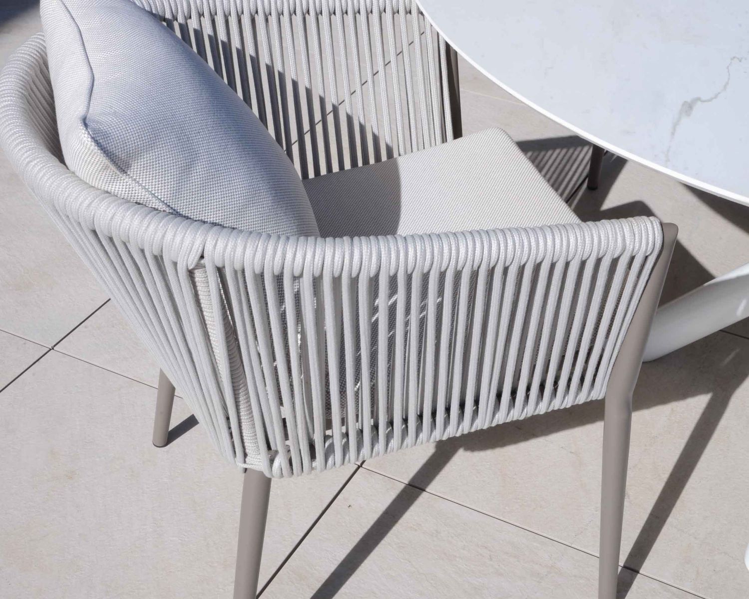 Set di 2 sedie da giardino di design "Cheverny" in tessuto champagne e alluminio