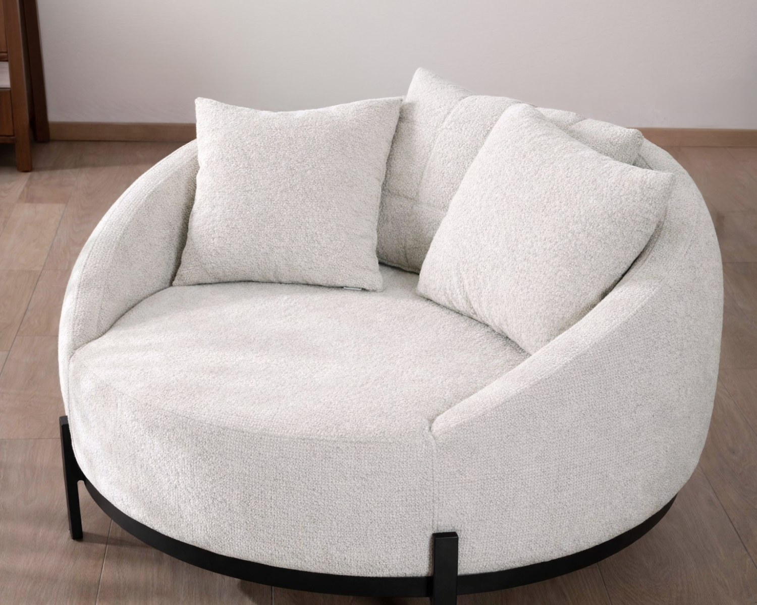 Poltrona rotonda "Sweet Culture" 120 cm in tessuto bianco screziato e cuscini in velluto a coste