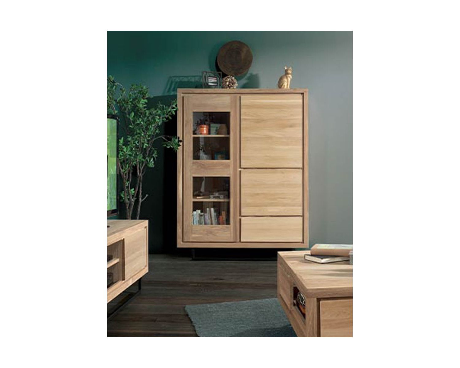 Credenza alta "Ripley" in rovere naturale massiccio, metallo nero e vetro