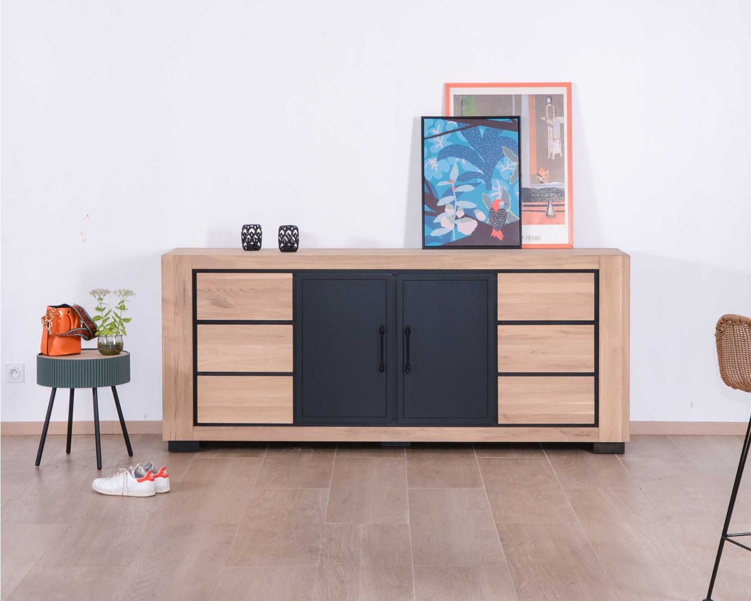 Credenza bassa contemporanea "Cleveland" in rovere massiccio a 4 ante