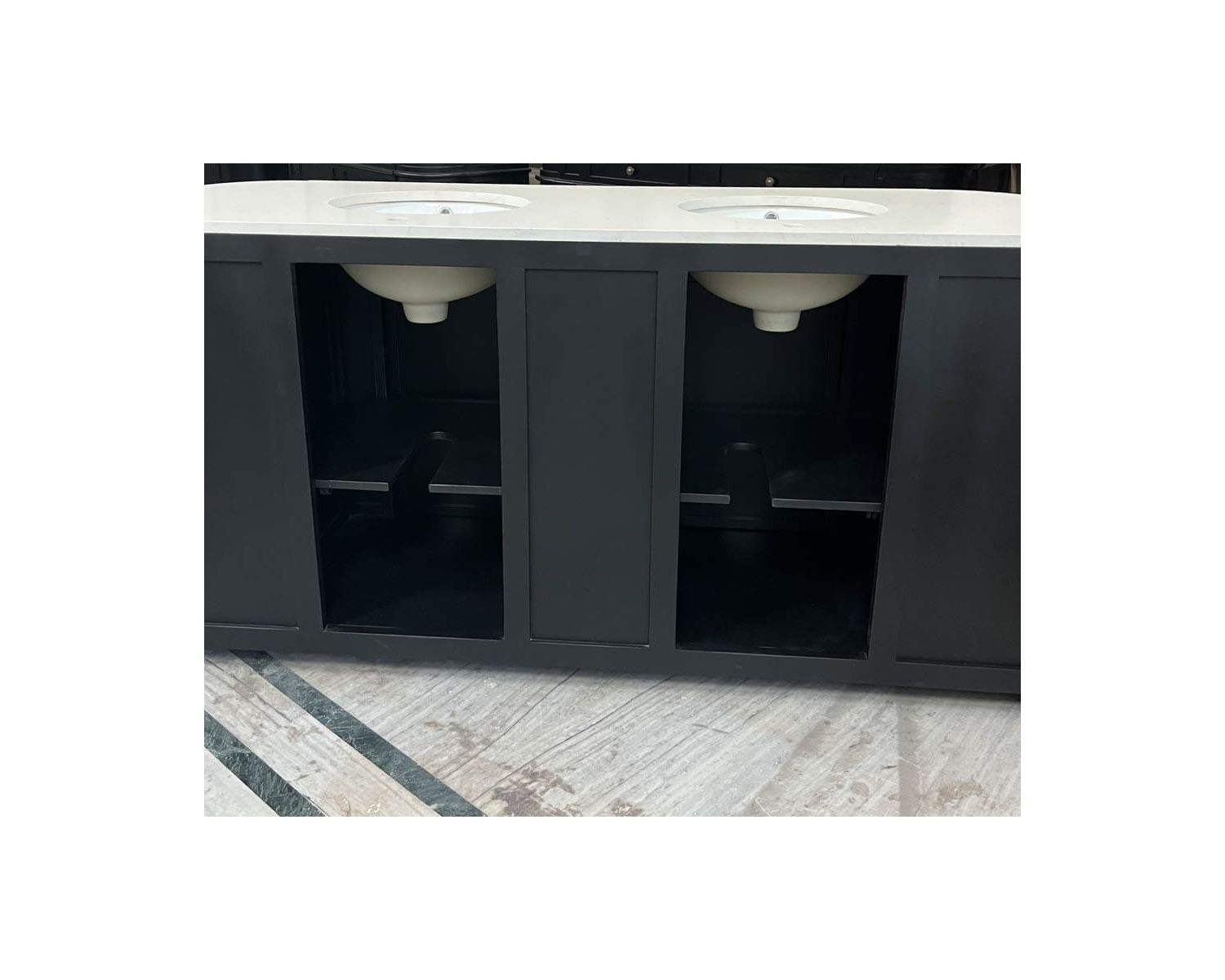 Mobile lavabo doppio "Églantine" con angoli arrotondati in legno nero e quarzo bianco