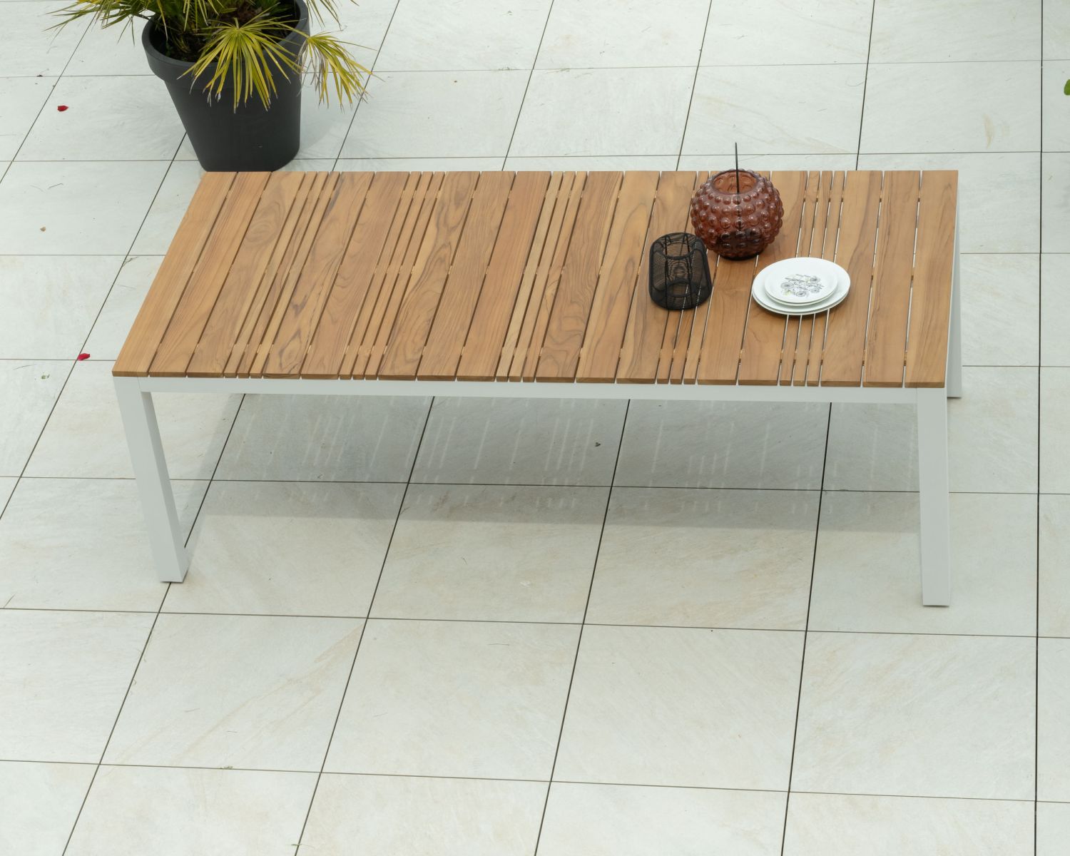 Grande tavolo da pranzo per esterni in alluminio bianco e teak "Dolce Vita" 220 cm