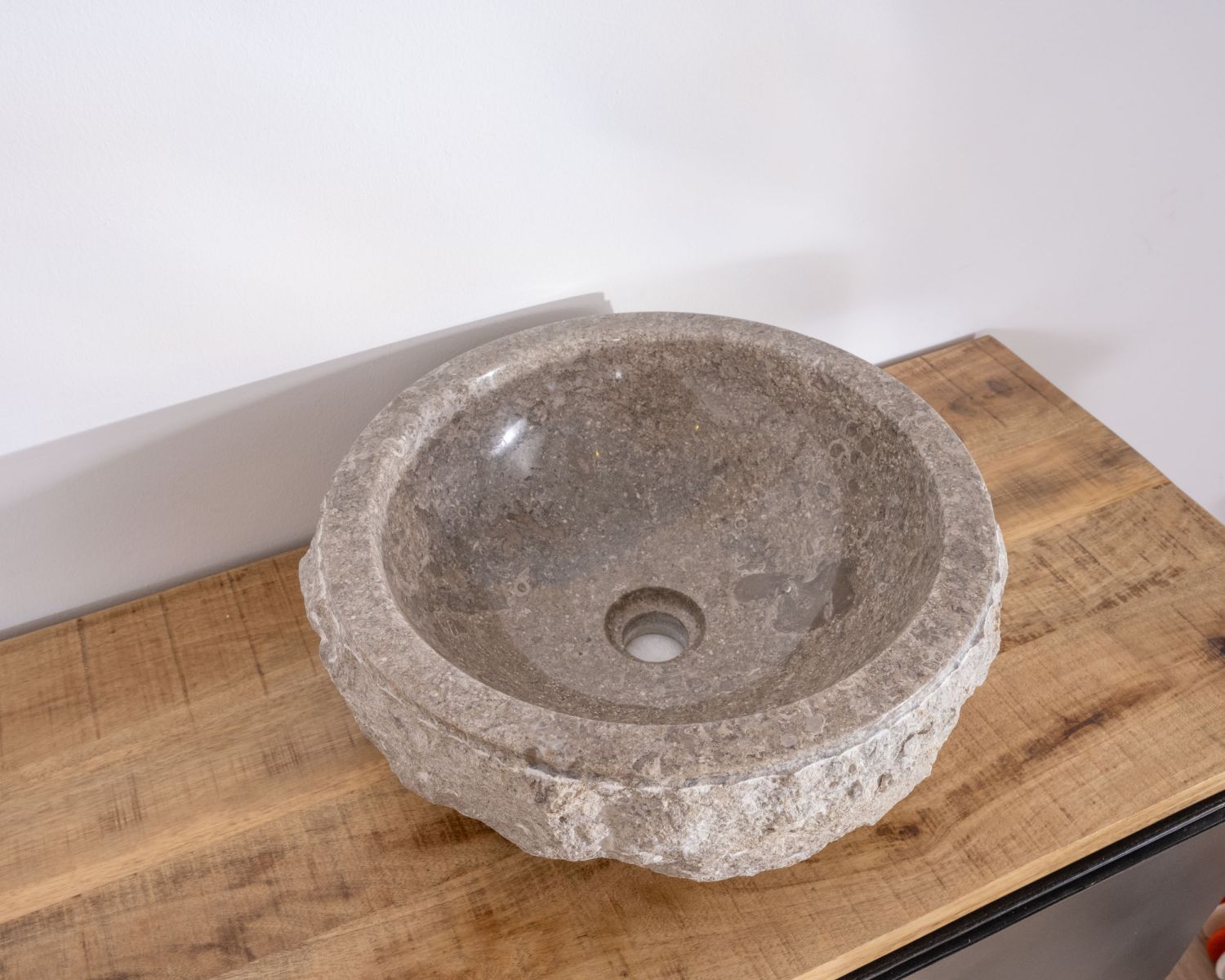 Bacino rotondo "Stone" in marmo grigio esterno grezzo e strutturato, diametro 40 cm