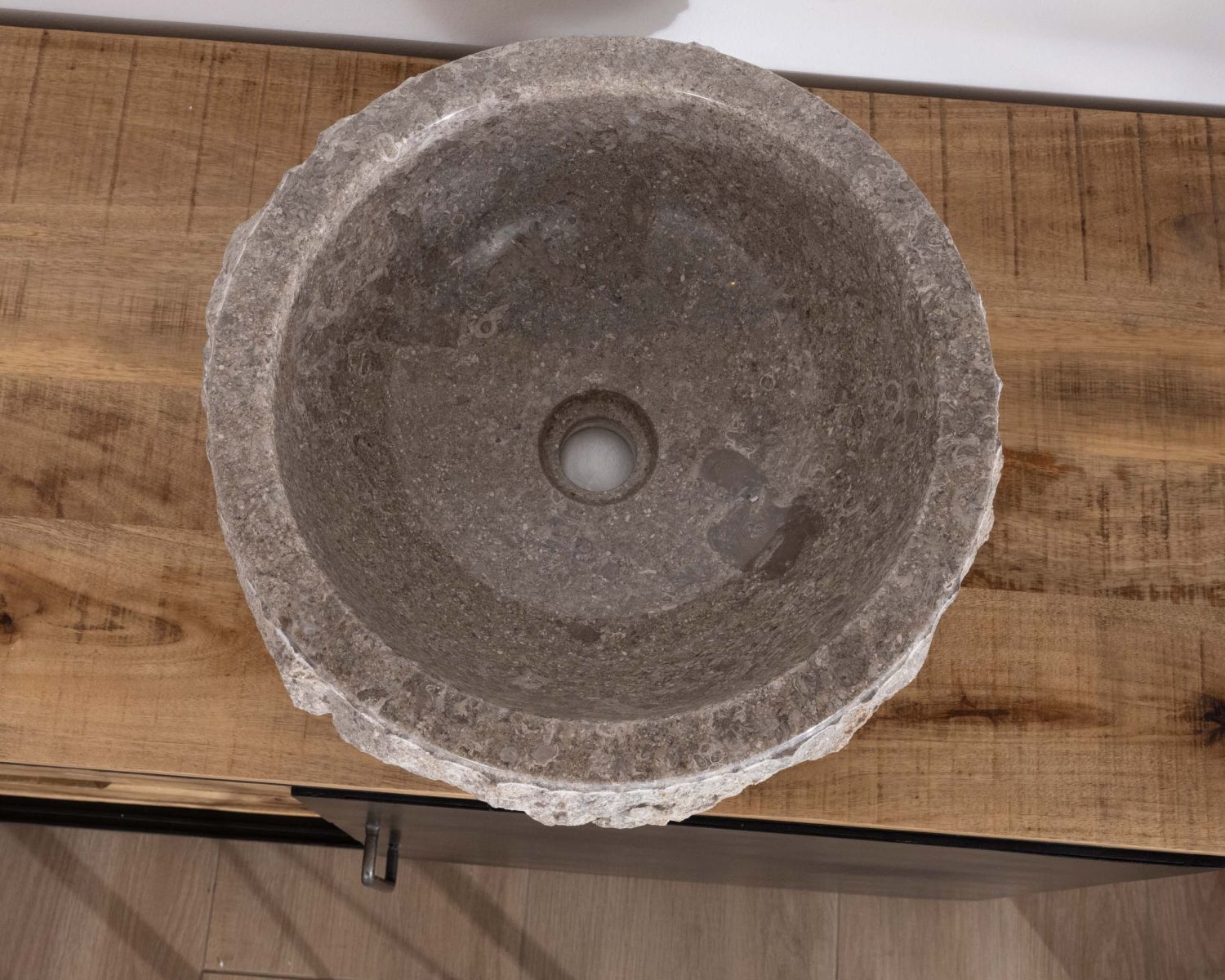 Bacino rotondo "Stone" in marmo grigio esterno grezzo e strutturato, diametro 40 cm