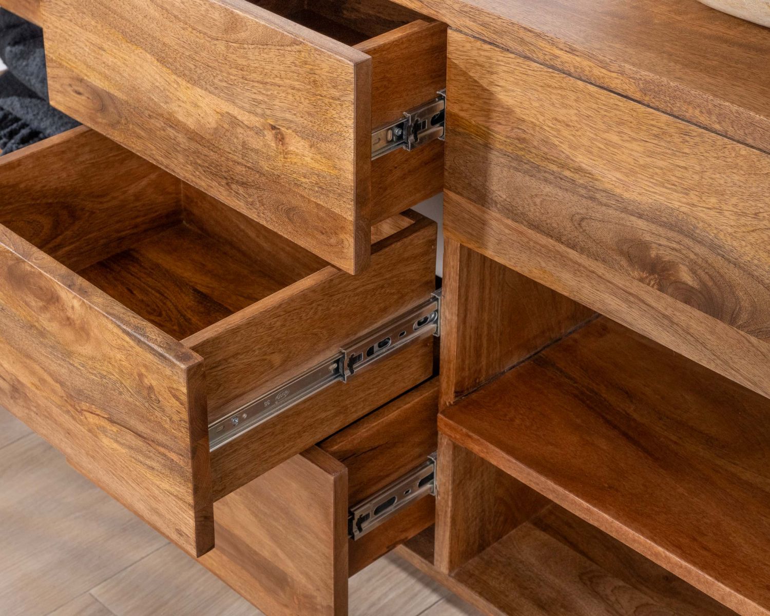 Mobile da bagno doppio "Kahiko" in legno di mango scuro da 140 cm con nicchie e cassetti