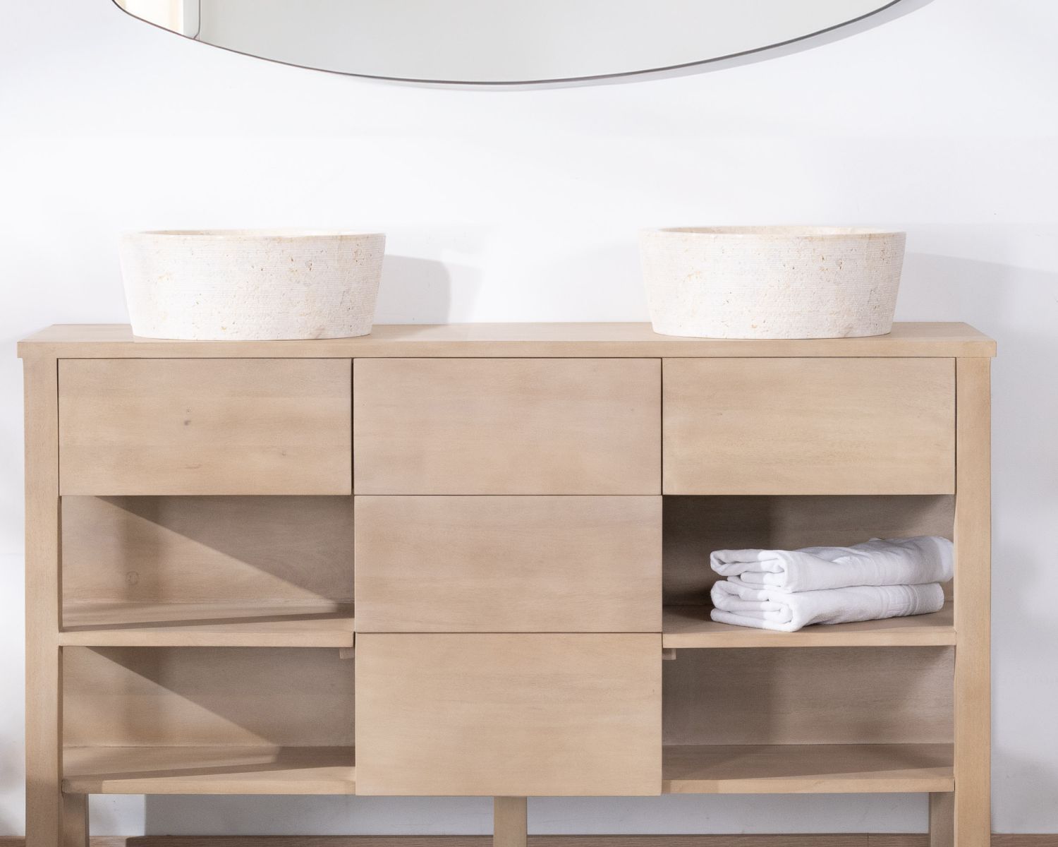 Mobile bagno doppio "Kahiko" in legno di mango sbiancato da 140 cm con nicchie e cassetti