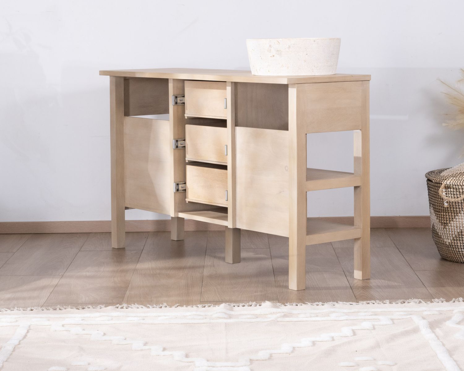 Mobiletto "Kahiko" 120 cm in mango sbiancato con nicchie e cassetti