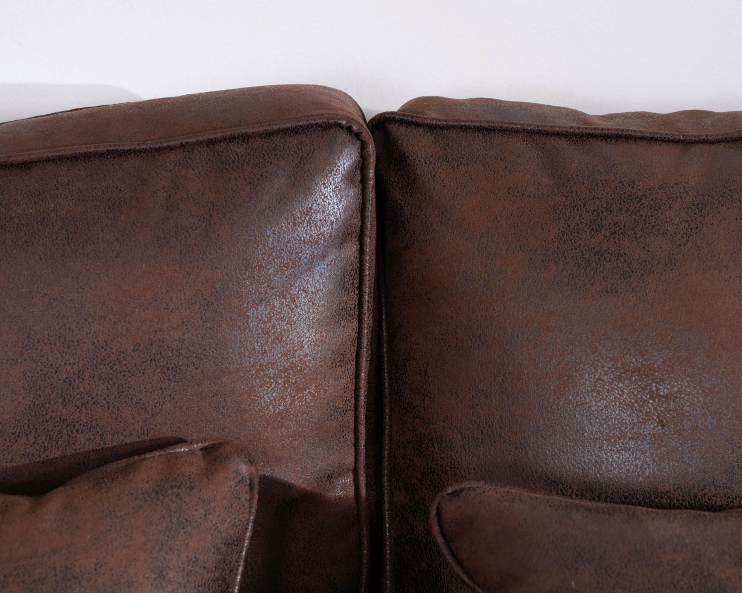 Divano a 2 posti "Roster" in legno di teak e tessuto in similpelle avana