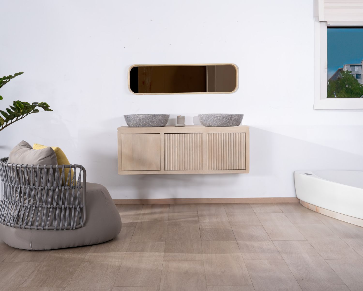 Mobiletto sospeso "Nani" da 140 cm in mango sbiancato con frontali bi-testurizzati