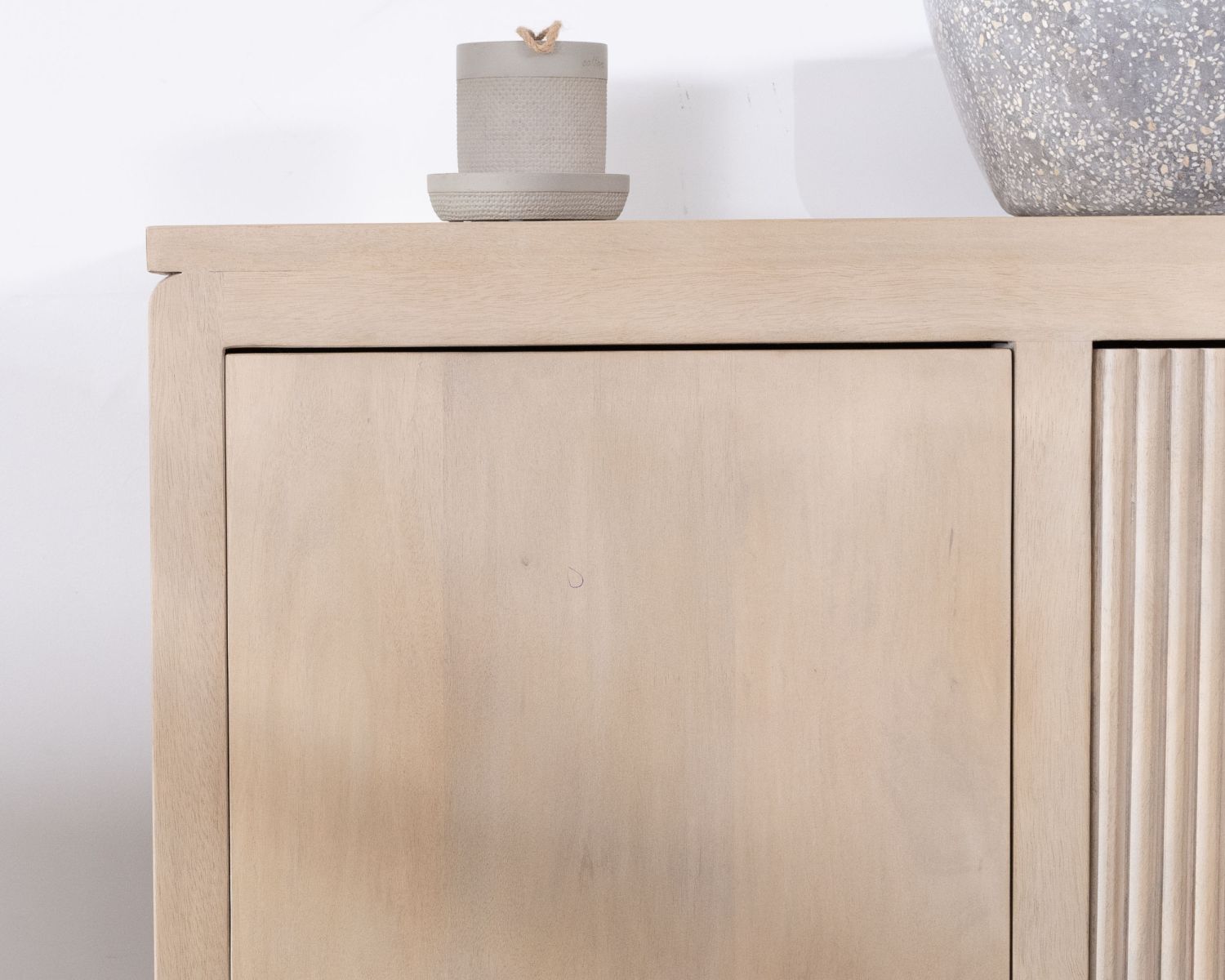 Mobiletto sospeso "Nani" da 120 cm in mango sbiancato con frontali bi-testurizzati