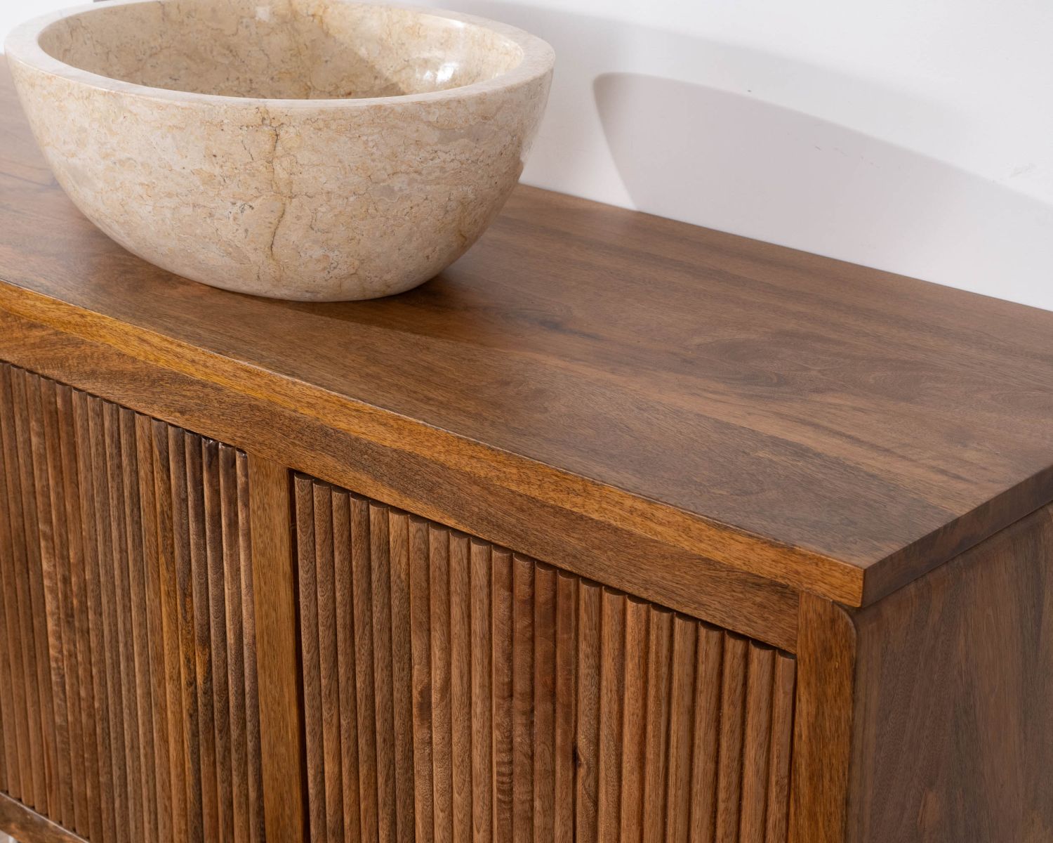 Mobiletto sospeso "Nani" da 140 cm in mango scuro con frontali bi-testurizzati