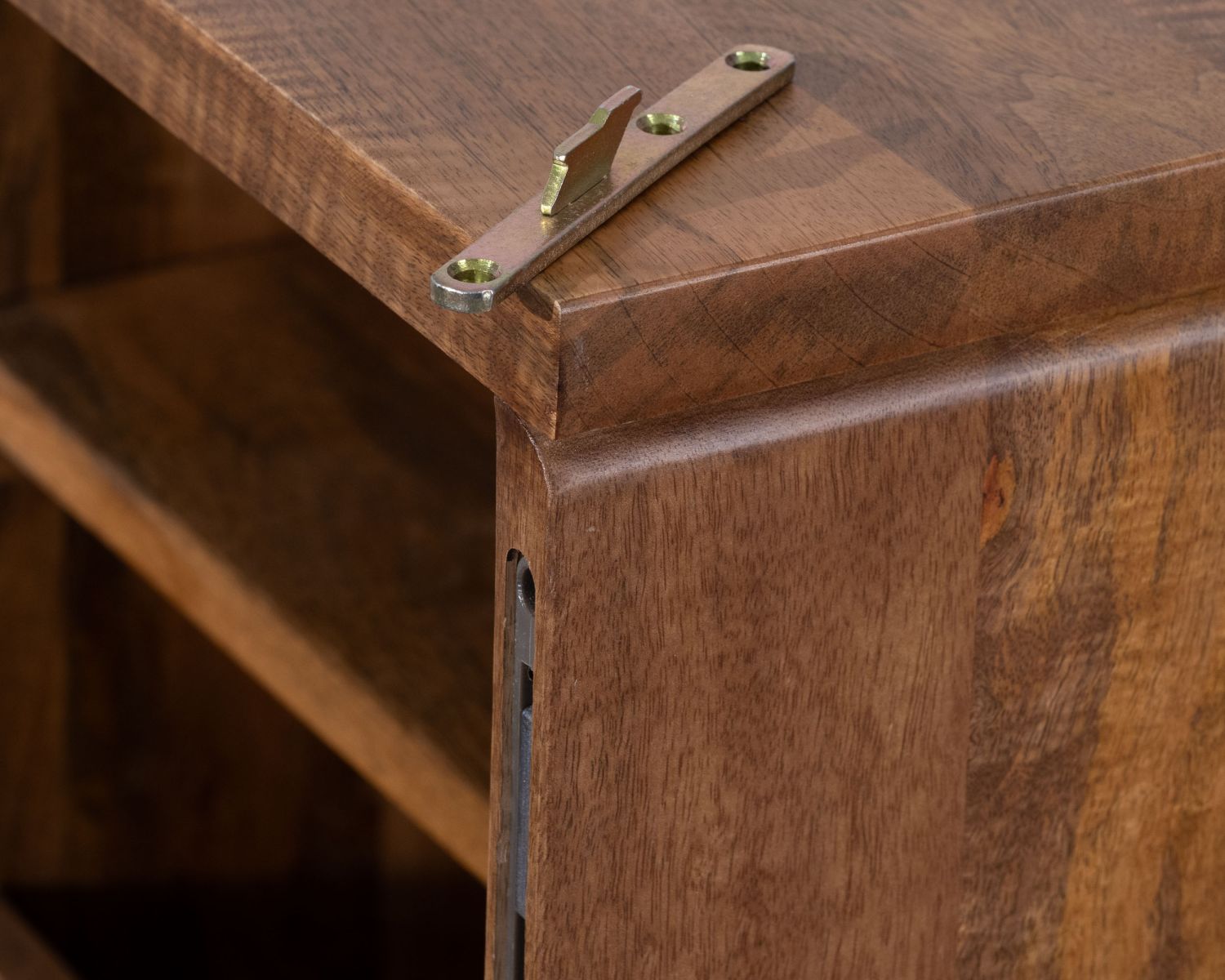 Mobiletto sospeso "Nani" da 140 cm in mango scuro con frontali bi-testurizzati