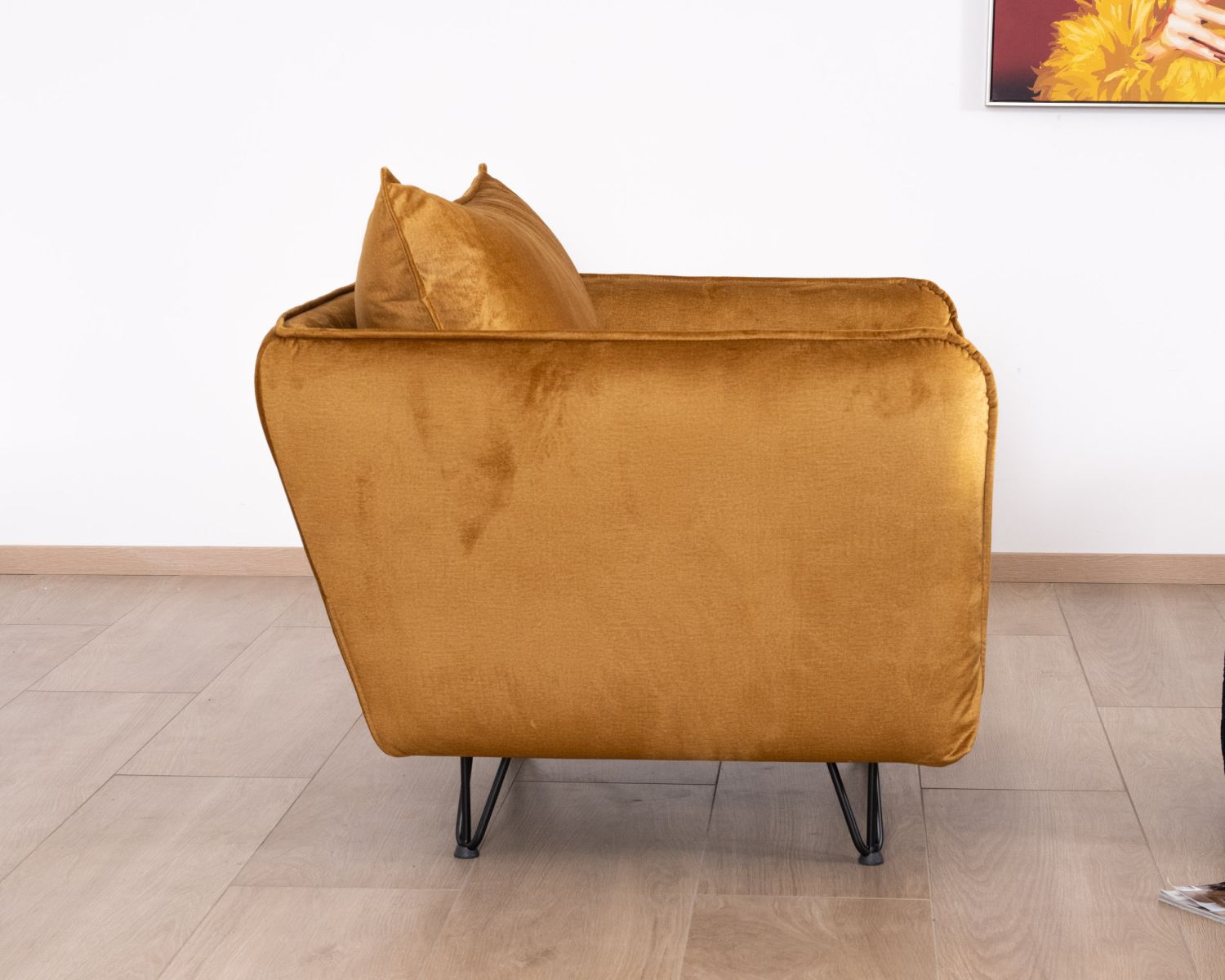 Poltrona ultraconfortevole "Hasting" in tessuto ocra vintage e metallo