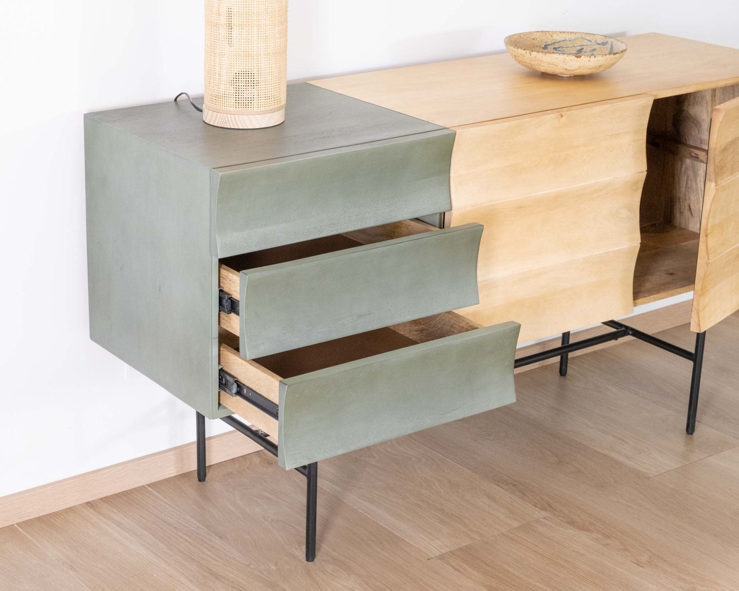 Credenza japandi "Elegancy" a 3 ante bicolore in legno e metallo 150 cm