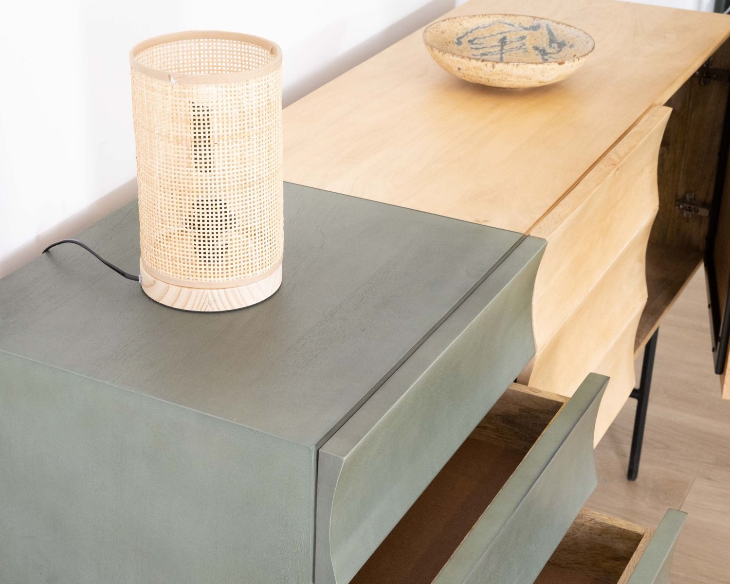 Credenza japandi "Elegancy" a 3 ante bicolore in legno e metallo 150 cm