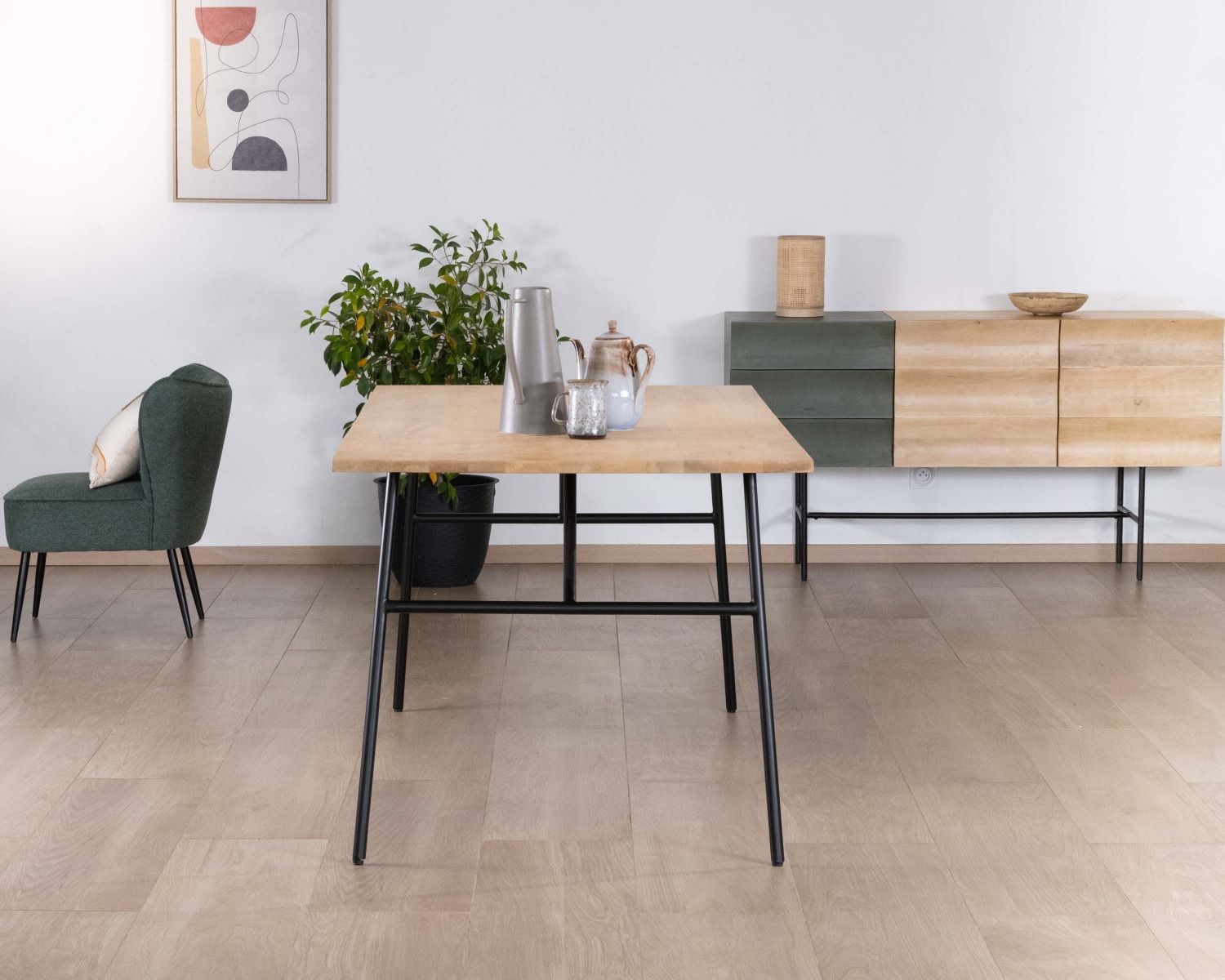 Elegante tavolo da pranzo in stile japandi "Elegancy" con piano in legno e gambe in metallo