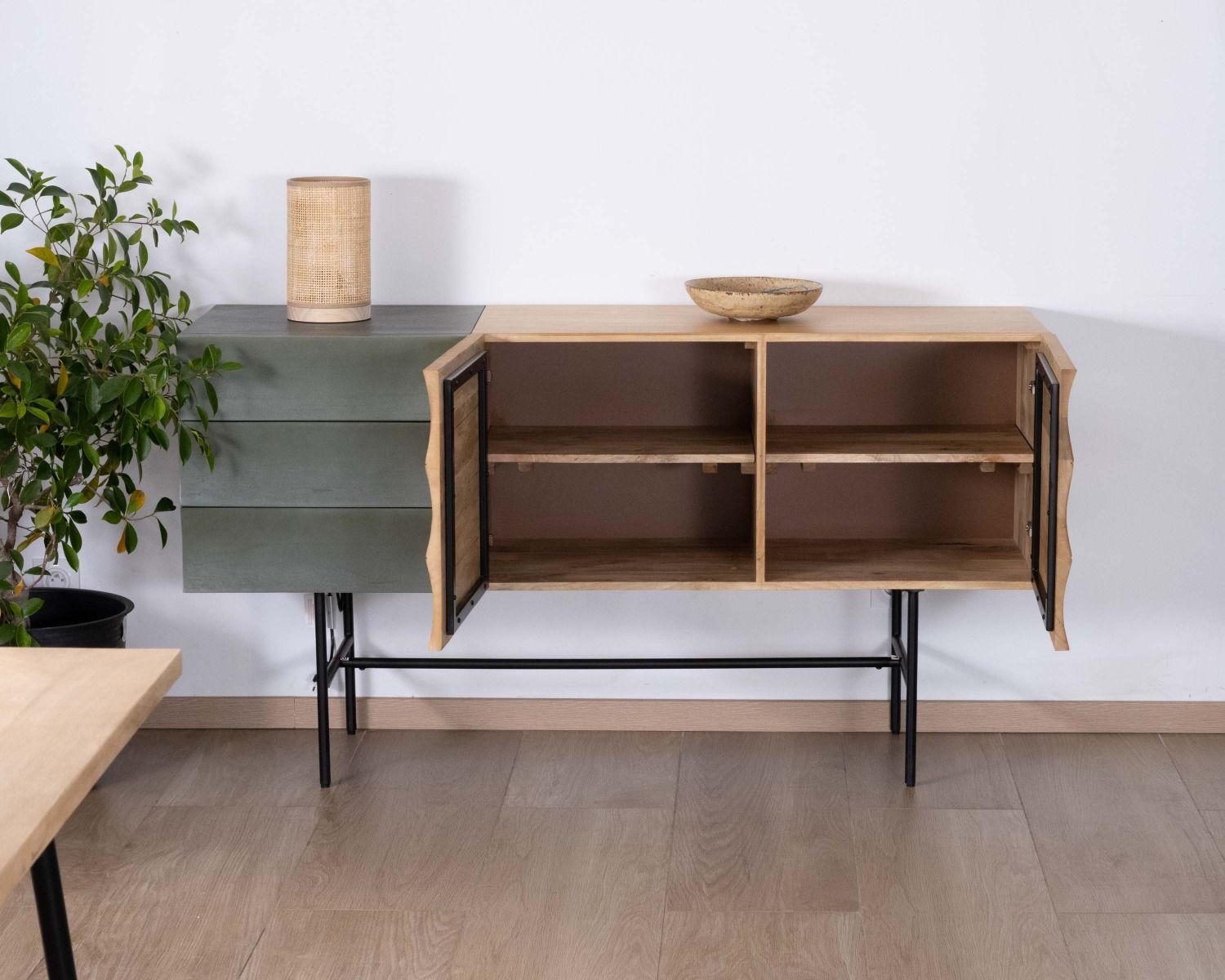 Credenza japandi "Elegancy" a 3 ante bicolore in legno e metallo 150 cm