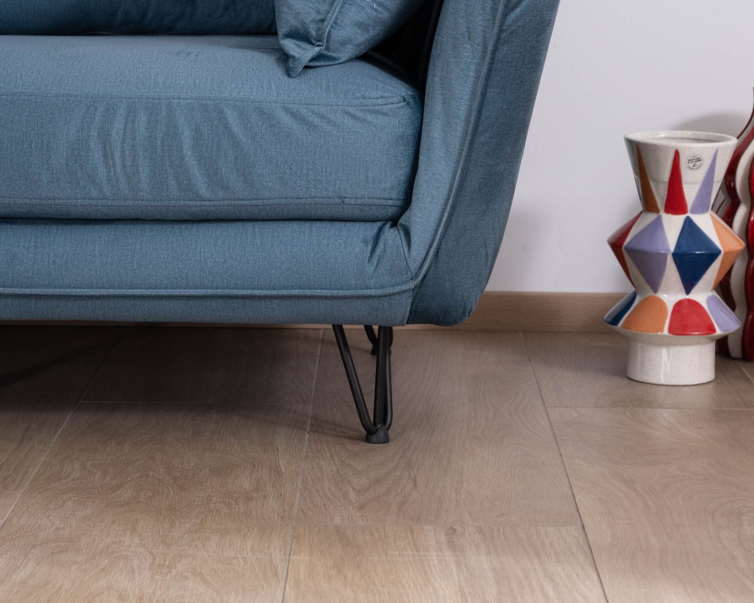 Divano blu a 3 posti dal design vintage "Hasting" in tessuto e metallo