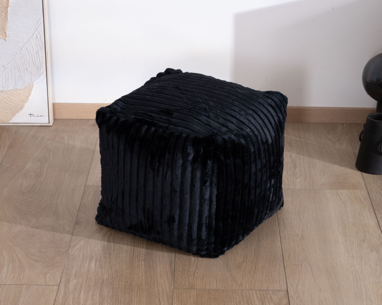 Pouf quadrato in velluto a coste "Lizard" color antracite dal sapore accogliente e chic