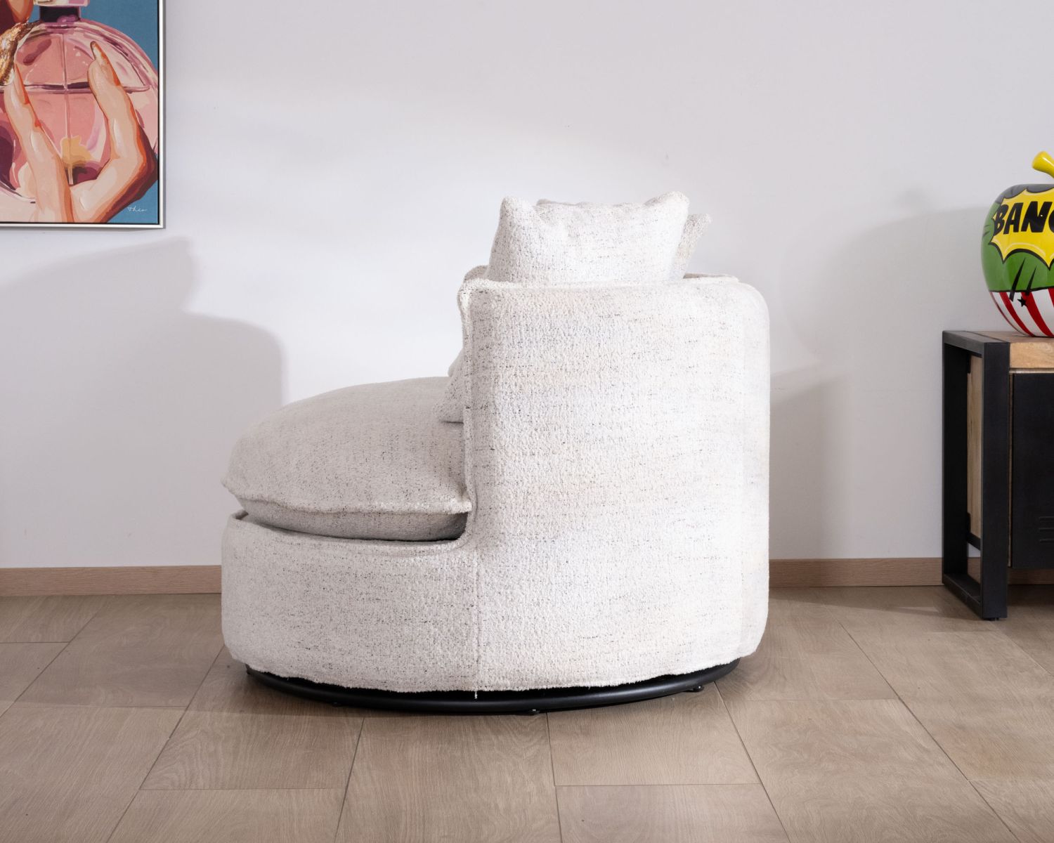 Poltrona girevole rotonda a 360° "CosyPop" in tessuto bouclette bianco screziato