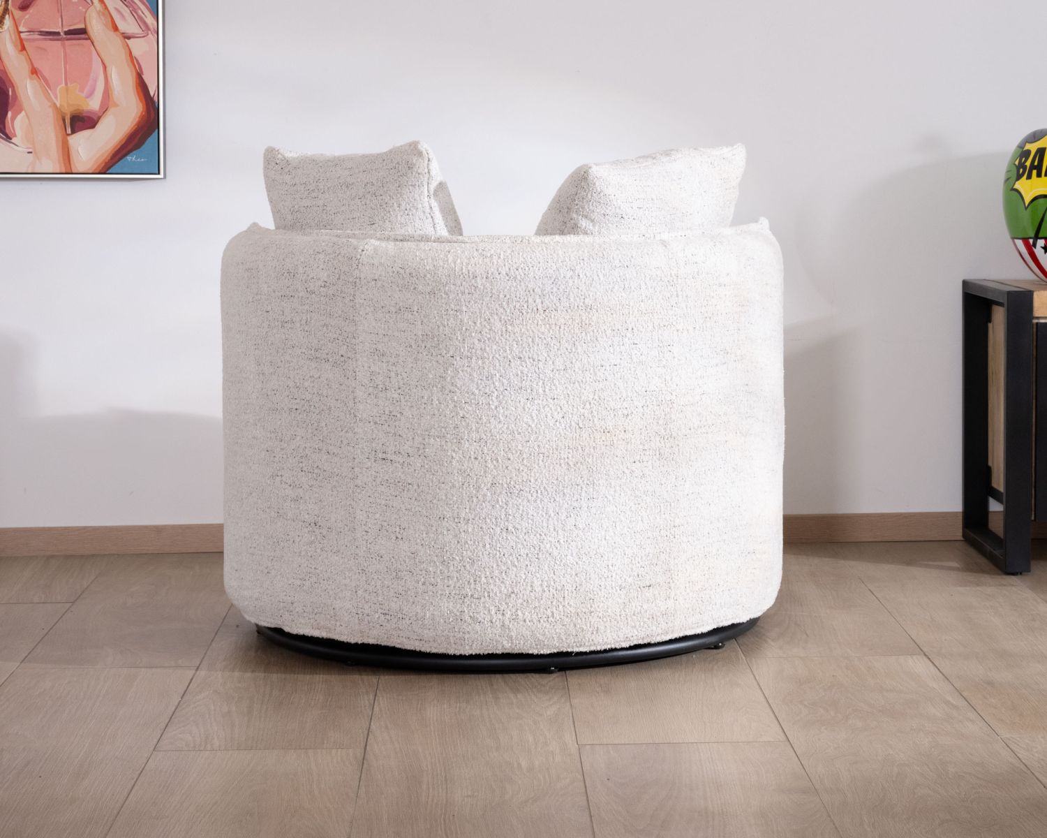 Poltrona girevole rotonda a 360° "CosyPop" in tessuto bouclette bianco screziato