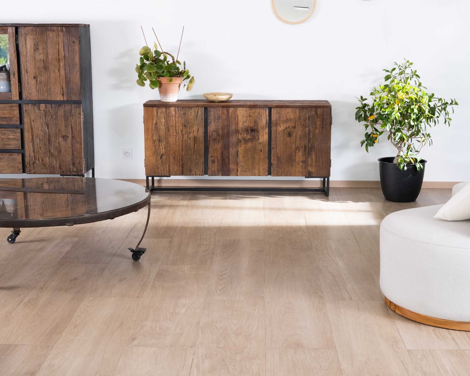 Credenza "Cachou chic" a 3 ante in acacia massiccia 150 cm