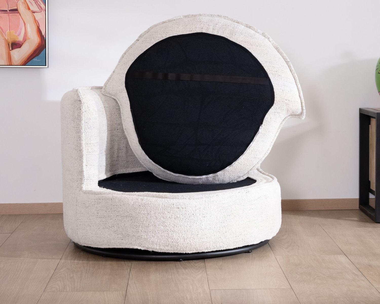 Poltrona girevole rotonda a 360° "CosyPop" in tessuto bouclette bianco screziato