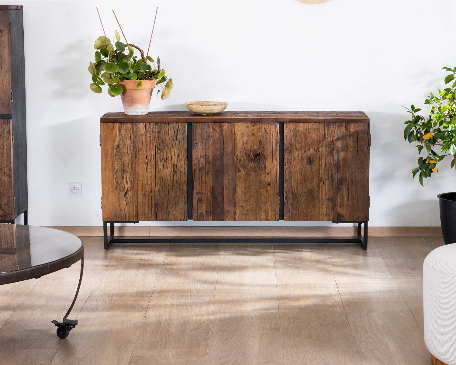 Credenza "Cachou chic" a 3 ante in acacia massiccia 150 cm