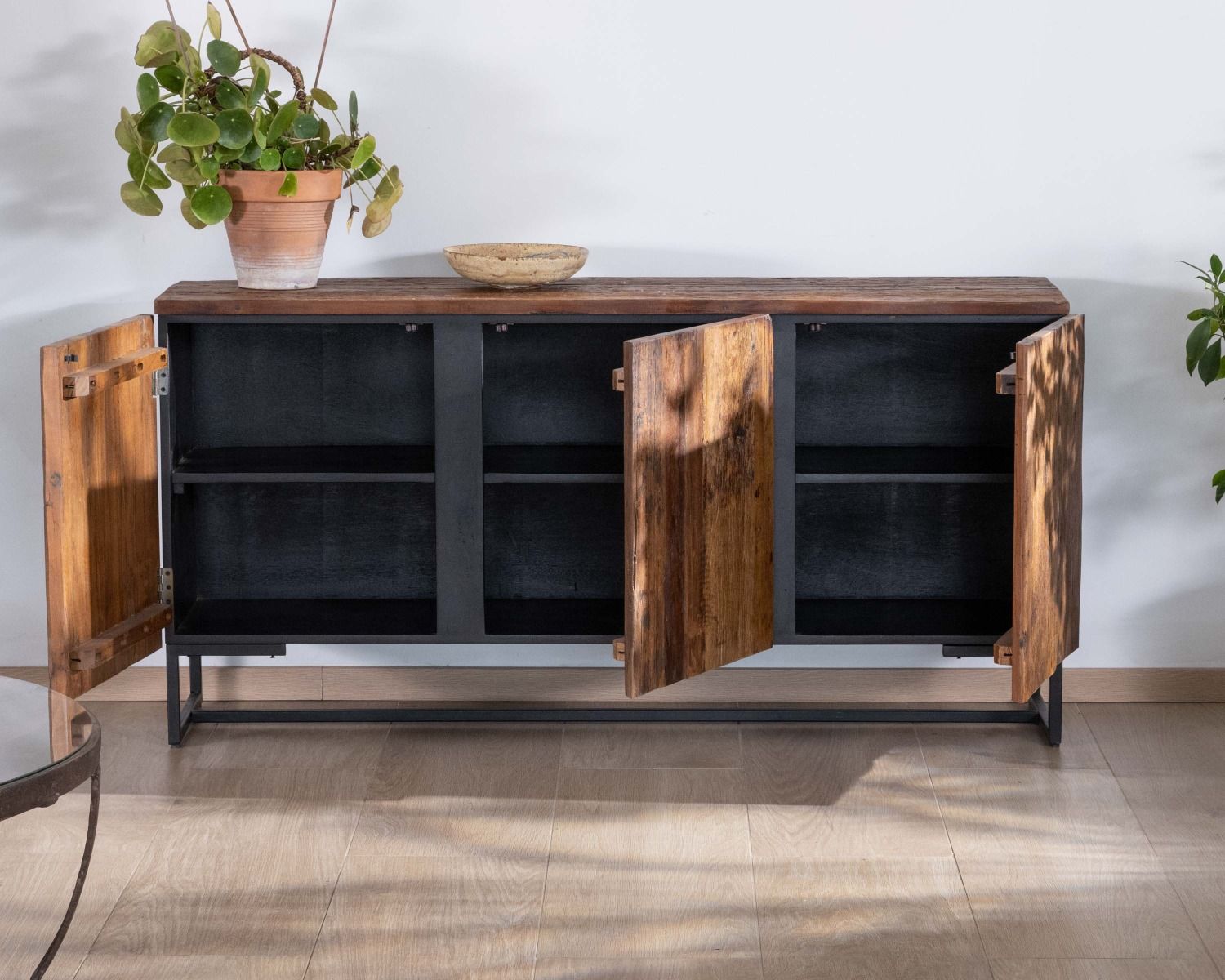 Credenza "Cachou chic" a 3 ante in acacia massiccia 150 cm