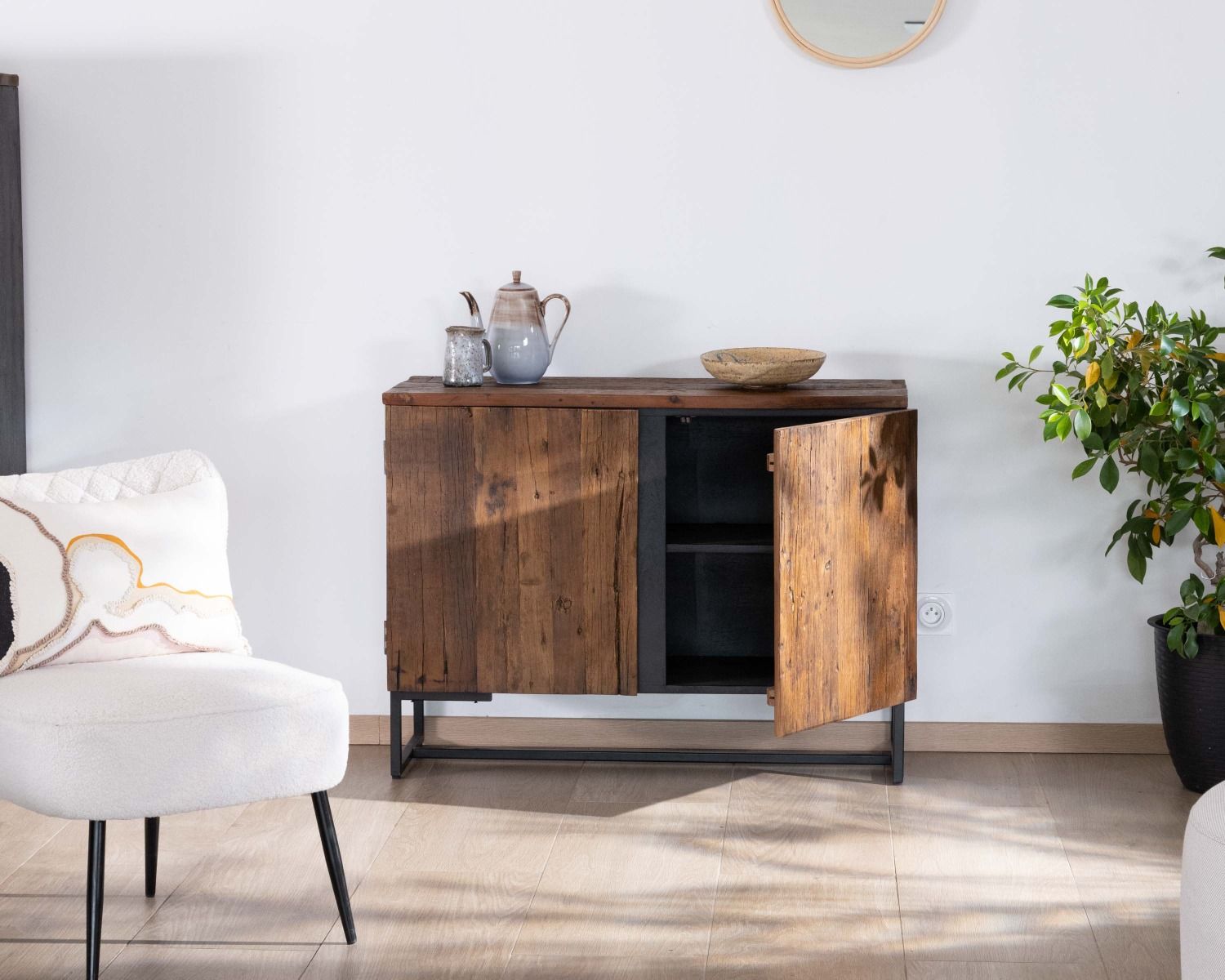 Credenza bassa a 2 ante "Cachou Chic", stile industriale retrò, legno d'acacia e metallo nero