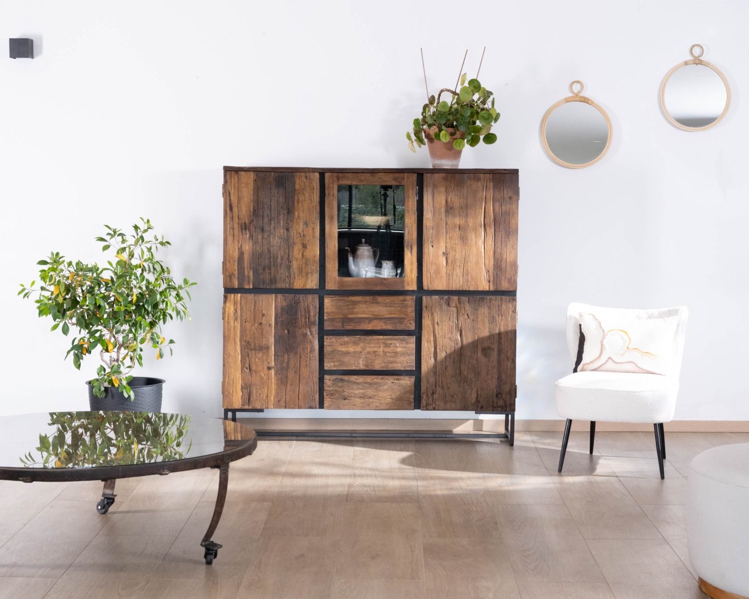 Credenza in acacia in stile retrò con vetrina "Cachou Chic