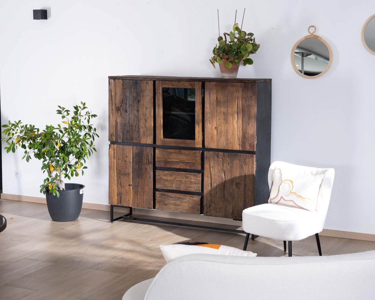 Credenza in acacia in stile retrò con vetrina "Cachou Chic