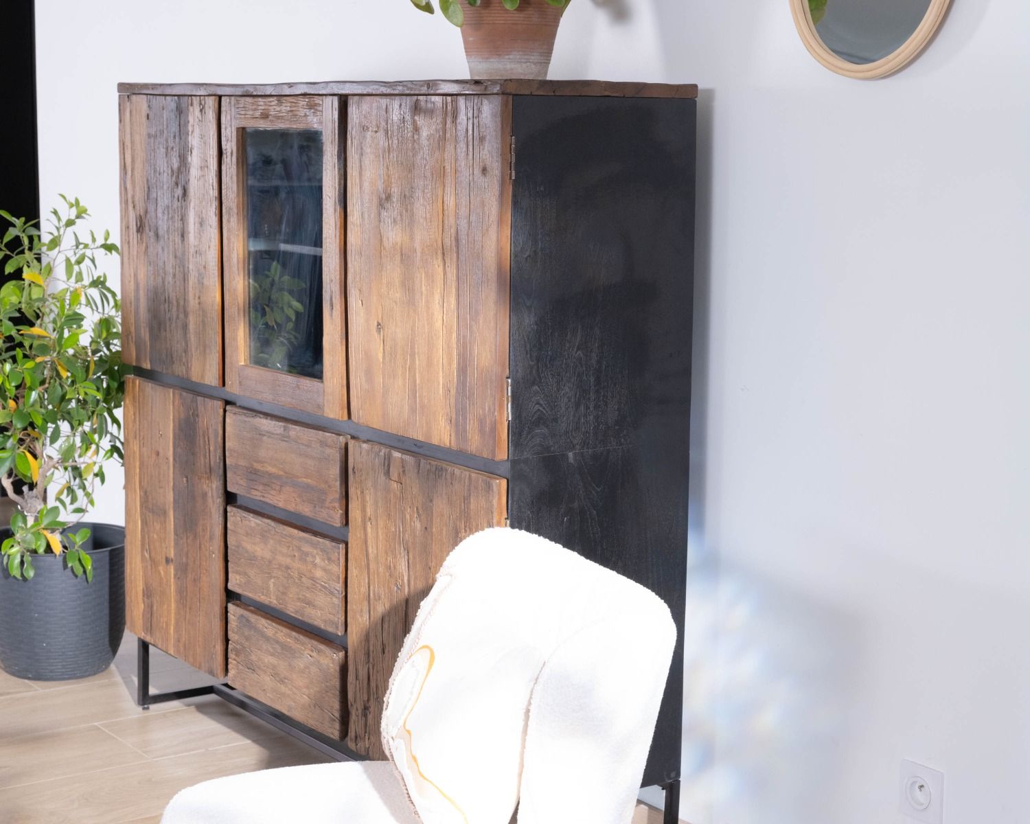 Credenza in acacia in stile retrò con vetrina "Cachou Chic