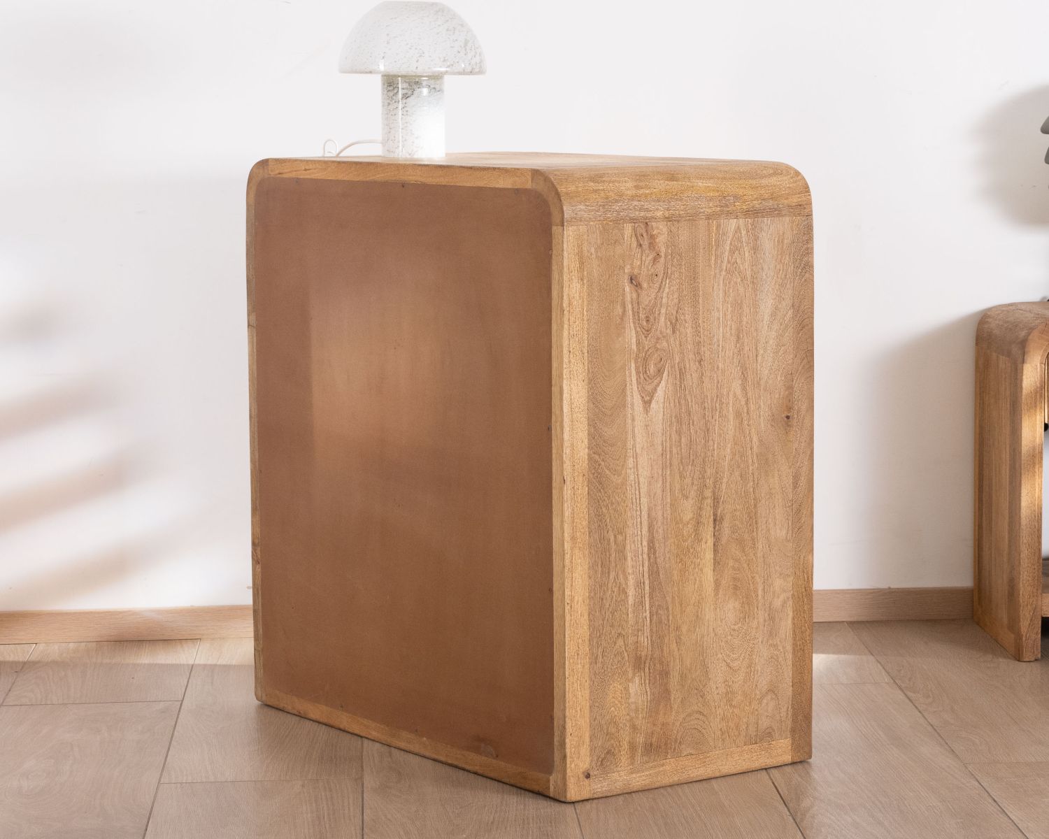 Cassettone "Céresto" dal design retrò con frontali scanalati 3 ampi cassetti