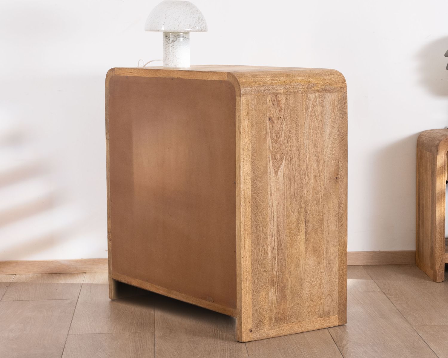 Cassettone "Céresto" dal design retrò con frontali scanalati 3 ampi cassetti