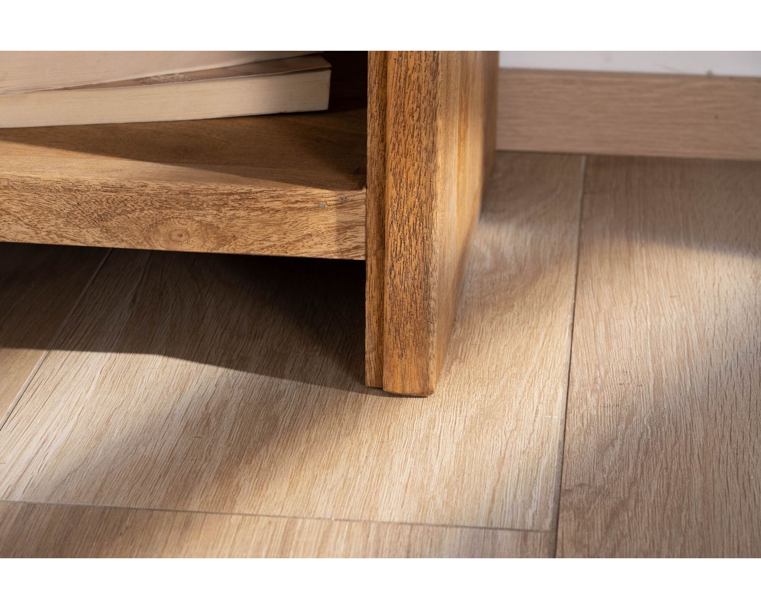 Comodino "Céresto" a 1 cassetto in acacia sfaccettata