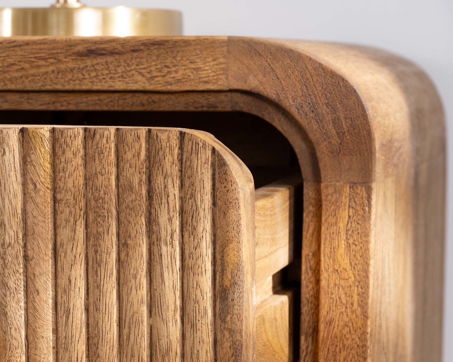 Comodino "Céresto" a 1 cassetto in acacia sfaccettata