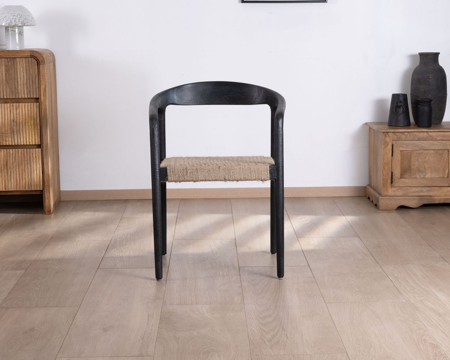 Set di 2 sedie di design "Vogue" in legno nero e seduta in juta intrecciata