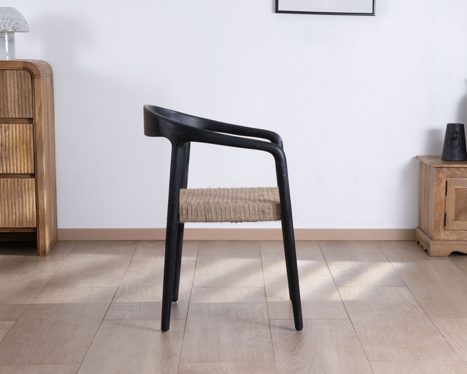 Set di 2 sedie di design "Vogue" in legno nero e seduta in juta intrecciata