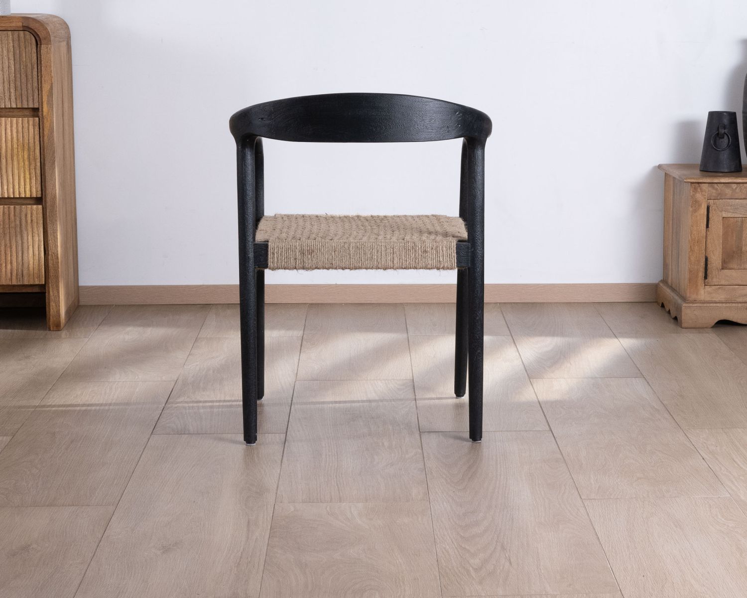 Set di 2 sedie di design "Vogue" in legno nero e seduta in juta intrecciata