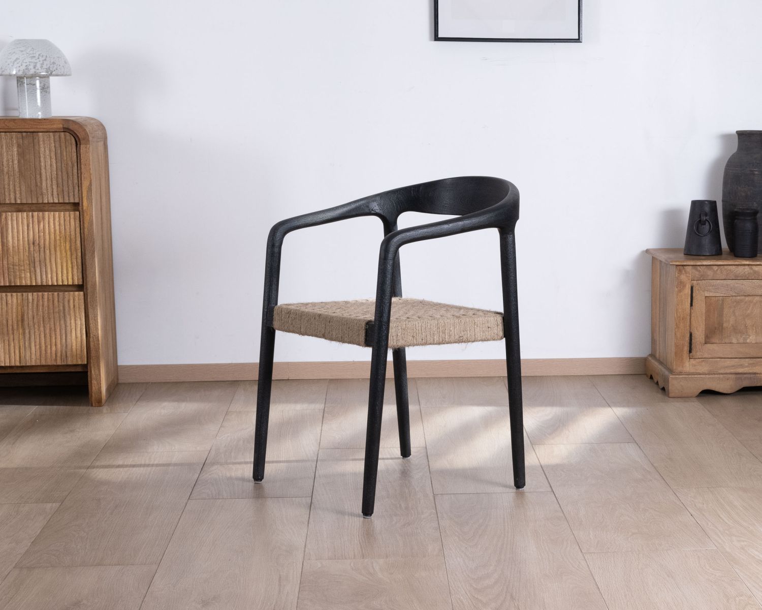 Set di 2 sedie di design "Vogue" in legno nero e seduta in juta intrecciata