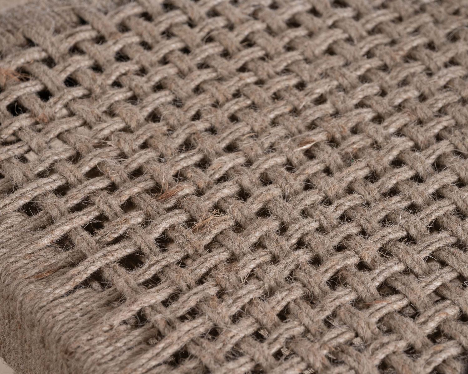 Set di 2 sedie di design "Vogue" in legno nero e seduta in juta intrecciata