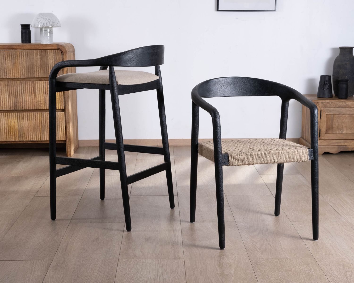 Set di 2 sedie di design "Vogue" in legno nero e seduta in juta intrecciata
