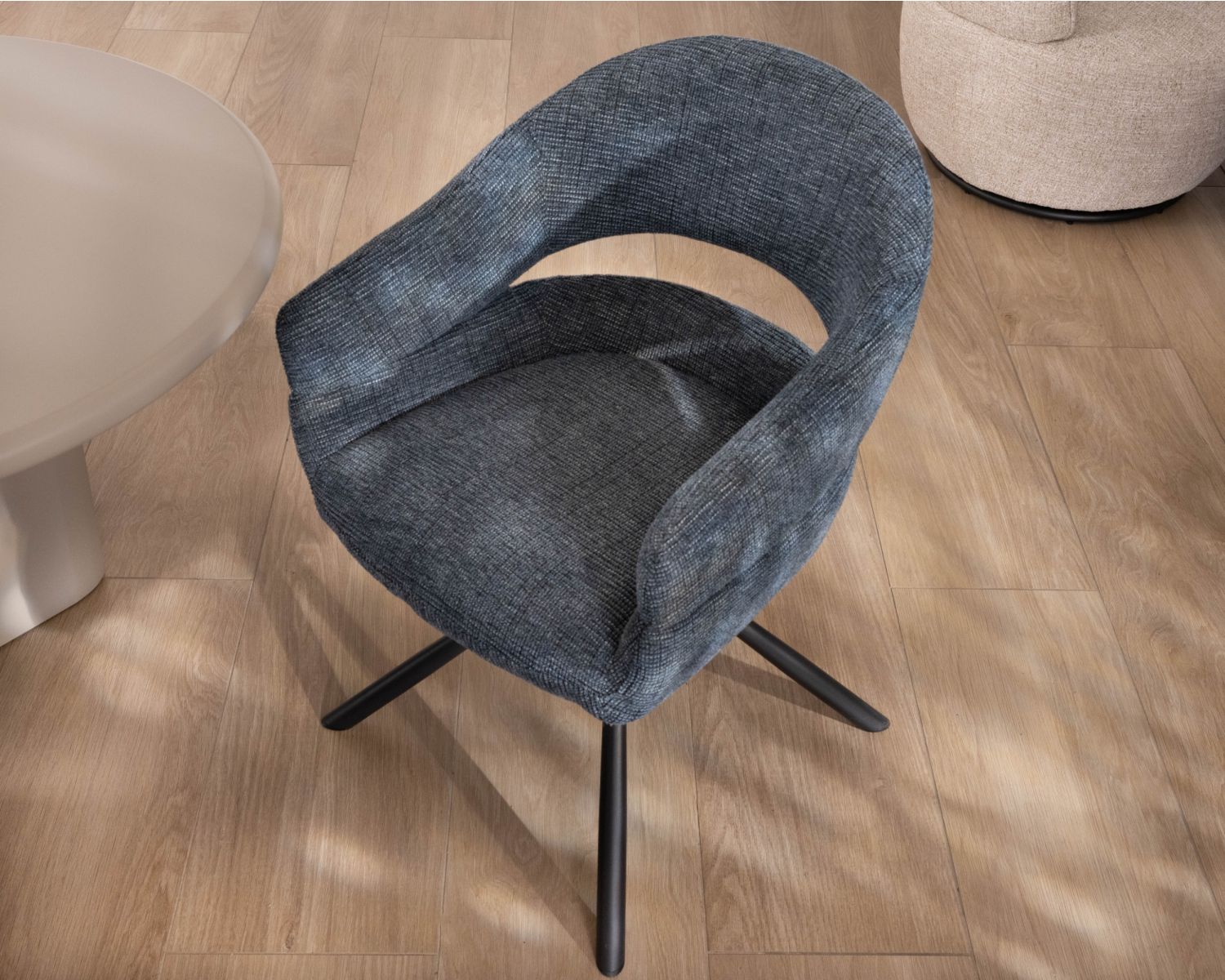 Set di 2 sedie girevoli "Movy" con braccioli in tessuto intrecciato blu profondo