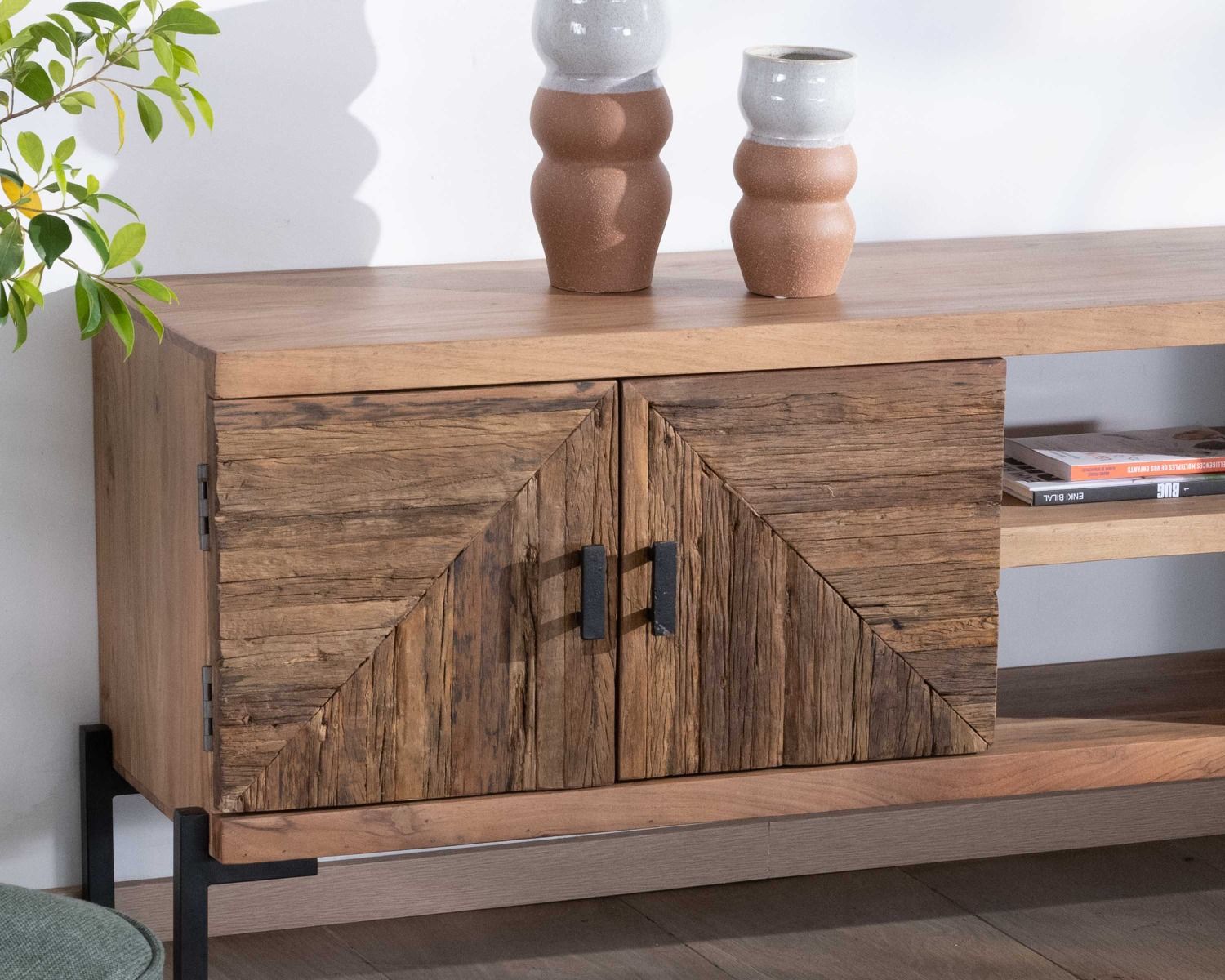 Porta TV etnico a 3 ante e 2 nicchie "Géonidum" 160 cm in legno massiccio di acacia con gambe in metallo