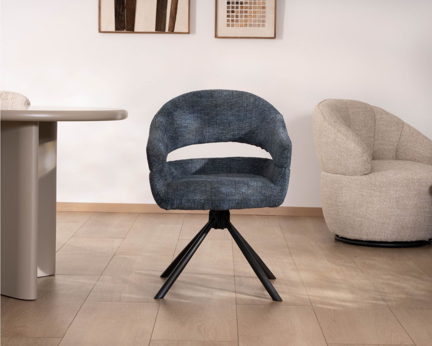 Set di 2 sedie girevoli "Movy" con braccioli in tessuto intrecciato blu profondo