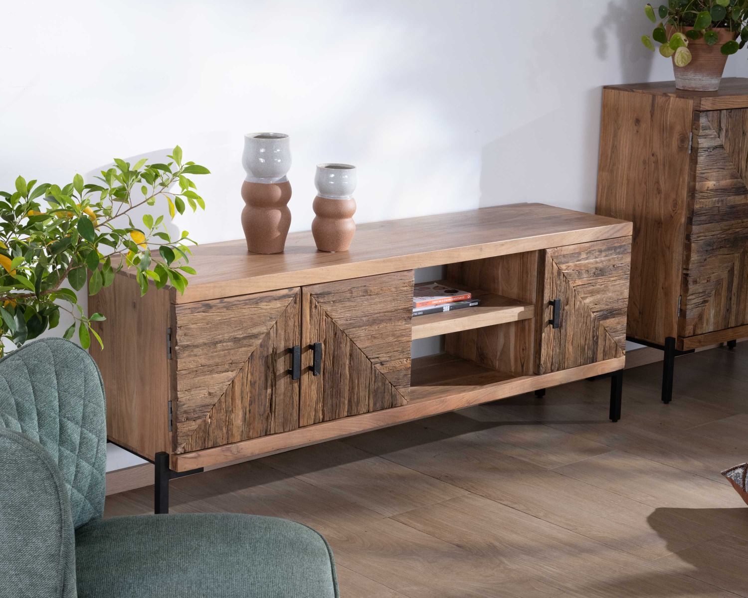 Porta TV etnico a 3 ante e 2 nicchie "Géonidum" 160 cm in legno massiccio di acacia con gambe in metallo